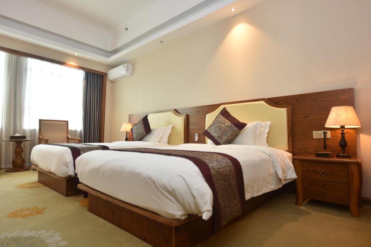 Hong Van Grand Hotel Mong Cai Exterior foto