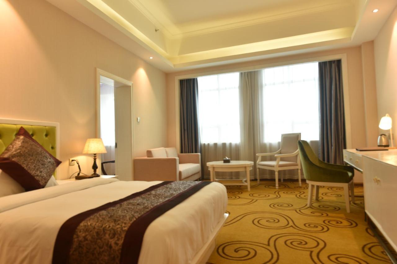 Hong Van Grand Hotel Mong Cai Exterior foto