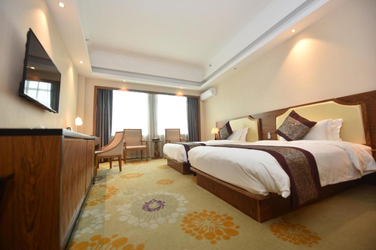 Hong Van Grand Hotel Mong Cai Exterior foto